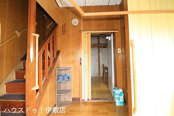 【玄関】木のぬくもりが感じられる玄関