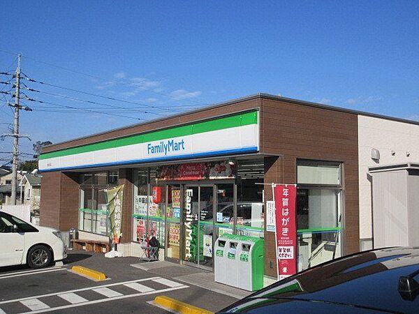 ファミリーマート吉野小前店【ファミリーマート吉野小前店】飲食品、日用品を取扱うコンビニエンスストアー 1150m