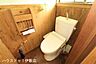 トイレ：【トイレ】ウォシュレット付きトイレ。収納棚付きのトイレです