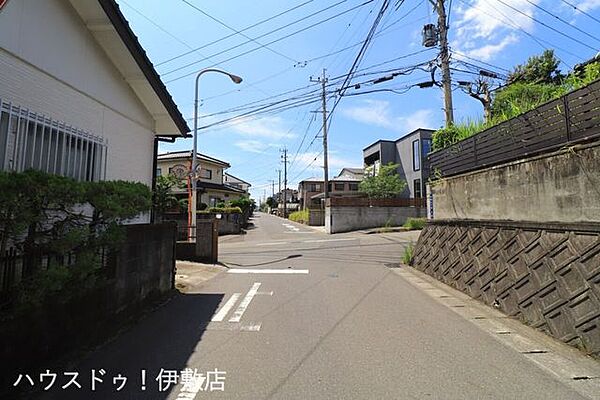 【前面道路】南側前面道路、西方面