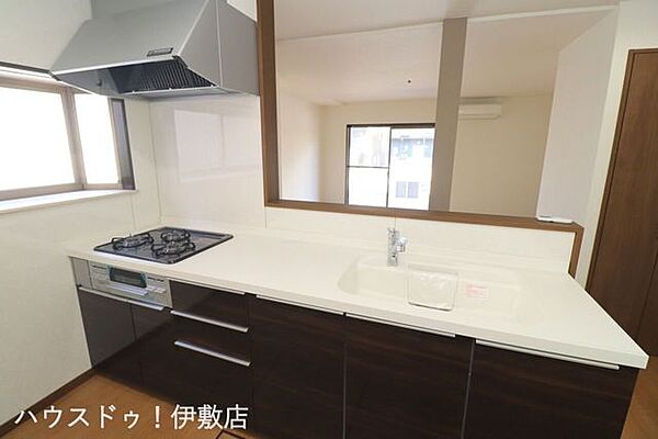 【キッチン】カウンターキッチンで家族の笑顔を見ながら調理できます