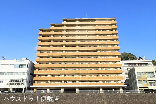 全居室に収納を備えた使い勝手の良い3DK。駅まで平坦で市街地にも近く、利便性とリバーサイドの潤いを享受できる住環境です。