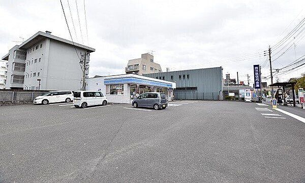 ローソン鹿児島薬師一丁目店【ローソン鹿児島薬師一丁目店】鹿児島市薬師1丁目にあるコンビニです。サービス・設備　ATM、お酒、タバコ、FAX、コピー、写真プリント、MACHI cafe、Wi 520m