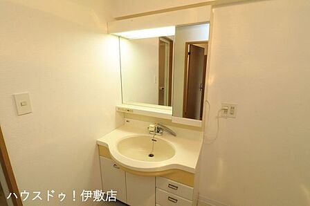 【洗面台】南日本ハウスにて無料でリフォーム見積もり致します。ワンストップサービスで物件の購入からリフォーム工事まで弊社にお任せ下さい。