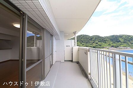 【バルコニー】水栓付きでお掃除も楽々です