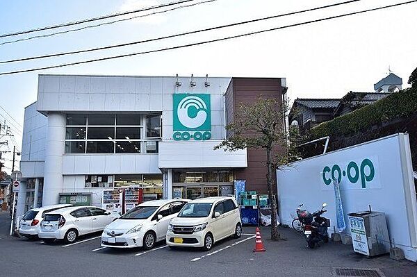 コープかごしま玉竜店【コープかごしま玉竜店】鹿児島市池之上町にあるスーパーです。営業時間 : 9:30-20:30駐車場 : 37台 1800m