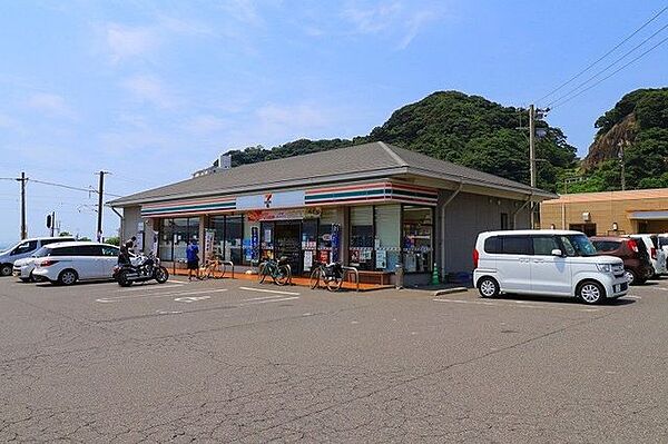 セブンイレブン鹿児島仙厳園前店【セブンイレブン鹿児島仙厳園前店】コンビニエンス ストアのチェーン。軽食や飲み物をはじめ、売店で扱うさまざまな商品を用意。 380m