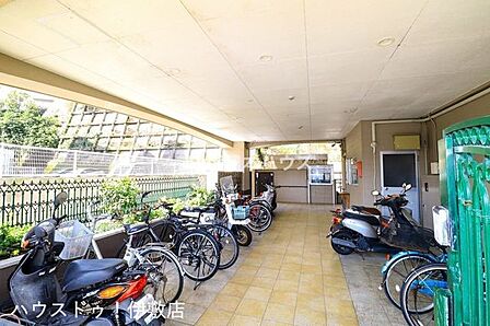 ロイヤルメゾン祇園之洲の駐輪場