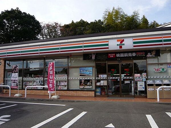 セブンイレブン　西伊敷店【セブンイレブン西伊敷店】コンビニエンス ストアのチェーン。軽食や飲み物をはじめ、売店で扱うさまざまな商品を用意。 1730m