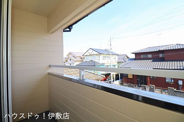 【バルコニー】東南向きのバルコニーで洗濯物がよく乾きます！