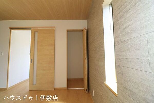 【リビング収納】扉付きの収納で生活感を出さずに収納できます