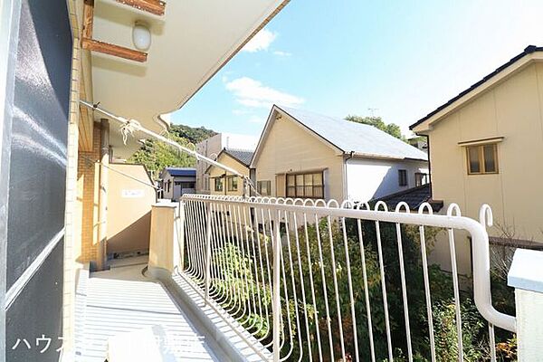 【バルコニー】南東向きのバルコニーで洗濯物がよく乾きやすいです！