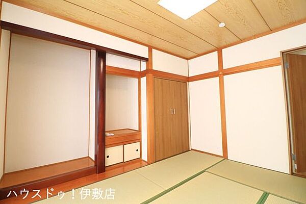 【和室】和室もリフォーム済で心地の良い空間。ゆっくり寝っ転がってのんびり過ごせます
