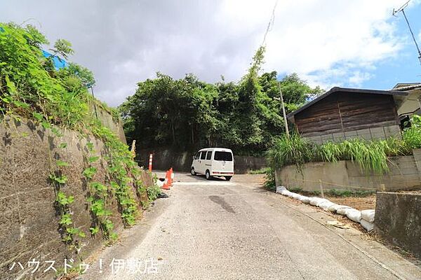 【前面道路】北側前面道路、東方面交通量少なめです