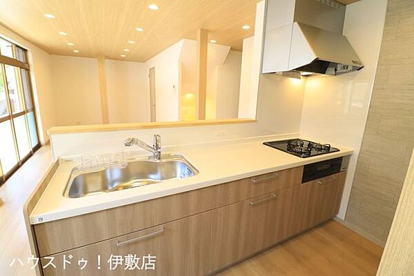 【キッチン】カウンターキッチンで家族の笑顔を見ながら調理できます