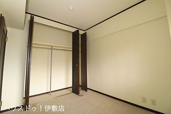 【洋室】広々としたクローゼット付！お部屋を広く使用できます