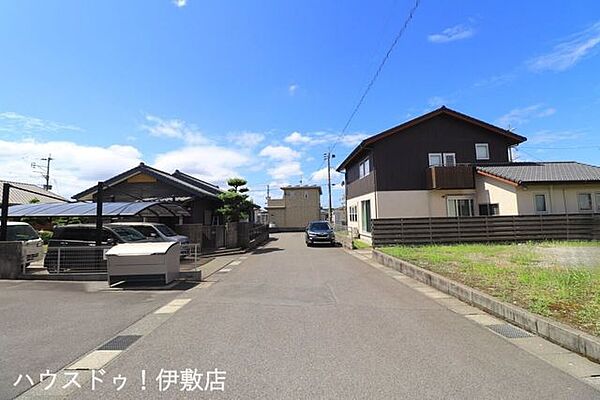 【前面道路】南側前面道路、西方面大通りから一本入っており、交通量少なめです