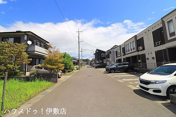 【前面道路】南側前面道路、東方面大通りから一本入っており、交通量少なめです