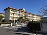 周辺：西陵小学校【鹿児島市立西陵小学校】は、西陵1丁目に位置する1978年創立の小学校です。令和3年度の生徒数は711人で、27クラスあります。校訓は「かしこく　やさしく　たくましく」です。 900m