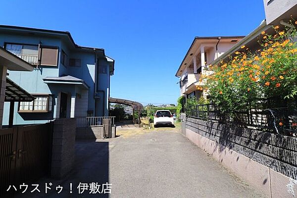 【前面道路】行き止まり道路につき交通量少なく小さなお子様にも安心です