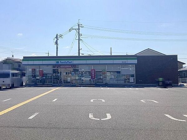 ファミリーマート境港上道店 730m