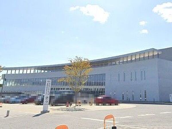 境港市民交流センター（みなとテラス）中には境港市民図書館もあります。 870m
