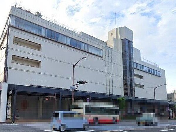 JU米子？島屋B1階にスーパー（マックスバリュJU米子高島屋店店）が入っています。 830m