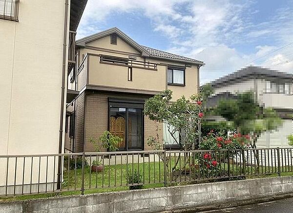 南側より撮影。南側にワイドバルコニーがあります。