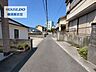外観：前面道路含む現地写真