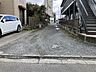 外観：前面道路含む現地写真