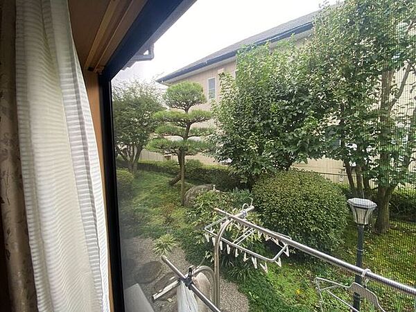 洋室からの庭