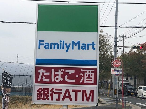 ファミリーマート　田原浦店 740m