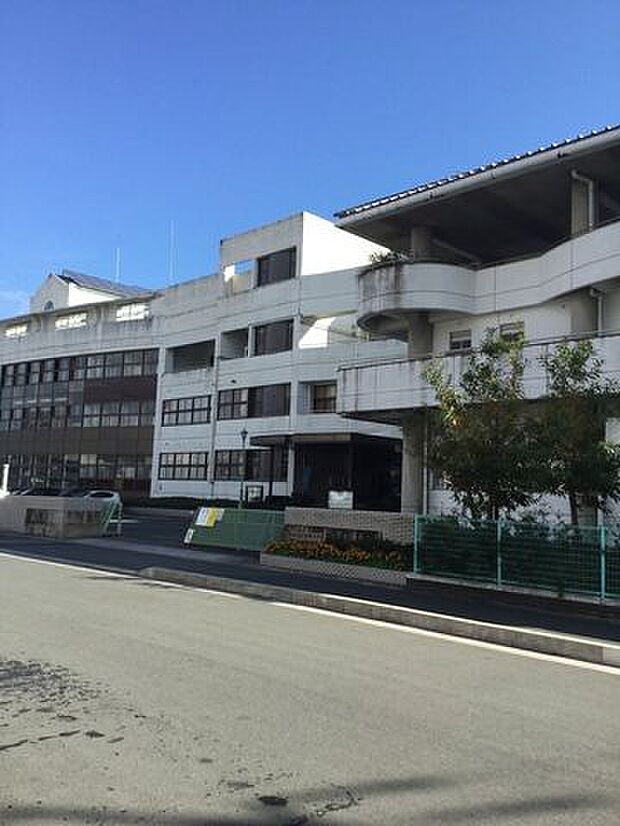 汐田小学校汐田小学校 560m