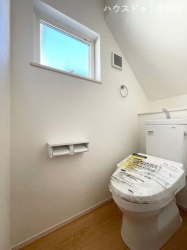 ■1階トイレウォシュレット機能付きのトイレです！窓もあり換気もバッチリ！！