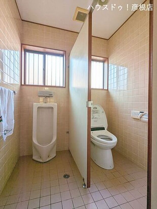 ■トイレウォシュレット機能付きのトイレです！窓もあり、換気もバッチリです！！