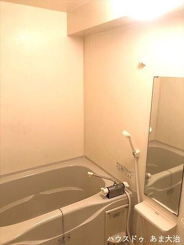 落ち着いた雰囲気の浴室。ゆったりバスタイムで疲れも癒されますね♪（2024年3月30日撮影）