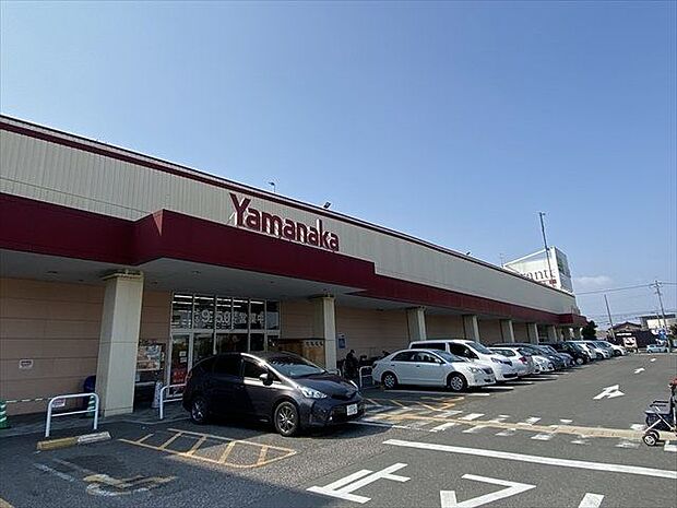 ヤマナカ西枇フランテ館　営業時間9時30分〜21時50分　スーパーの他に複数のテナントあり。駐車場も広く駅から近いので便利なスーパーです。 580m