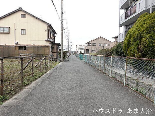名鉄津島線「甚目寺」駅　にほど近く、市外へのアクセスも良好。