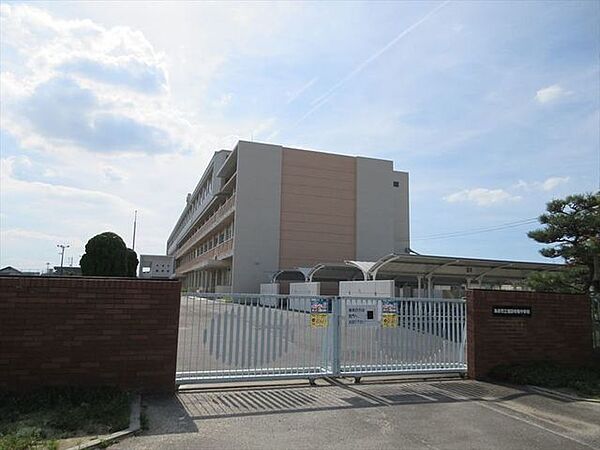 甚目寺南中学校　学校は、楽しいところであらねばならない。しかし、歯をくいしばって 涙をこらえ がんばるところでもある。が教育方針です。「実社会へ出るための人間力づくり活動」に力を入れています…