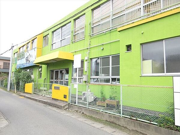 萱津保育園　アットホームで温かく、年少以上は縦割り保育なので学年の違う子供たちと一緒に過ごすことができる。運動会や体育祭などに指定の体操服があります。 季節によってはスモッグを着ていきます…
