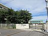 周辺：「大治小学校」　学校行事やその月の予定なども、ホームぺージに掲載し、子供達や学校の様子が公開されています。2006年度には地元住民の間でONBの会が結成され、登下校の見守り活動を行っている。 290m