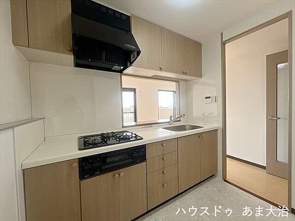 広々としたキッチンは収納力も高く、すっきりと片付いたキッチンを保てそうですね。