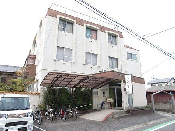 みきクリニック　診察時間：9時～12時/16時～19時　休診日：水曜・土曜午後、日曜、祝日　診療科目：内科、小児科　病児保育室ありで生後10か月から小学6年生までの児童の利用が可能です。 120m