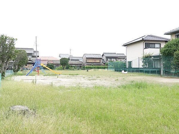 西今宿第1ちびっこ広場　めいっぱい走り回る事ができそうな、ひろびろとした公園です。 310m