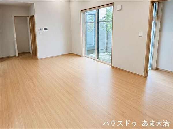 16.3帖のゆったり空間は住まいの中心地として家族か自然と集まるスペースです。※居住中につき画像を加工しています。実際の室内状況とは異なる場合があります。