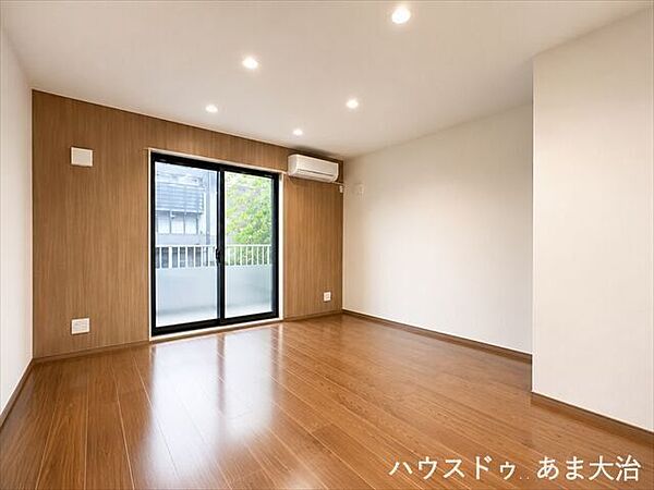 木目を基調とした内装で、どんなインテリアもマッチしそうですね◎家具選びもより楽しくなりそうです。　※居住中につき、室内写真は一部画像加工を行っております。