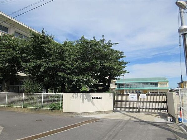 大治小学校学校行事やその月の予定なども、ホームぺージに掲載し、子供達や学校の様子が公開されています。2006年度には地元住民の間でONBの会が結成され、登下校の見守り活動を行っている。 1700m