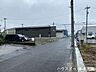 その他：幅員約5.5mの前面道路です。車1台が余裕を持って通れる道幅です。車はスピードを控えるので事故率の軽減や歩行者も安心して通行できます。