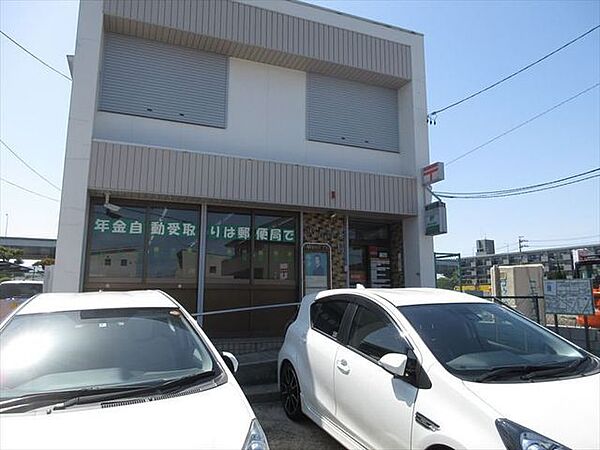 大治西条郵便局　営業時間/郵便窓口　9：00～17：00　ATM9：00～17：30　定休日：土曜・日曜　駐車場：3台可能　郵便・貯金・保険・ATMの取り扱いがあります。 640m