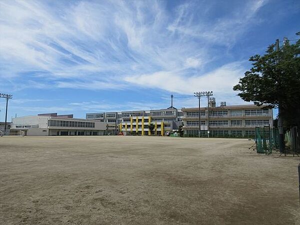 大治中学校　アレスポ精神に富み、よく学び、心豊かにたくましく生きる生徒の育成をめざす。生徒数も多く部活動も盛んです。 1030m